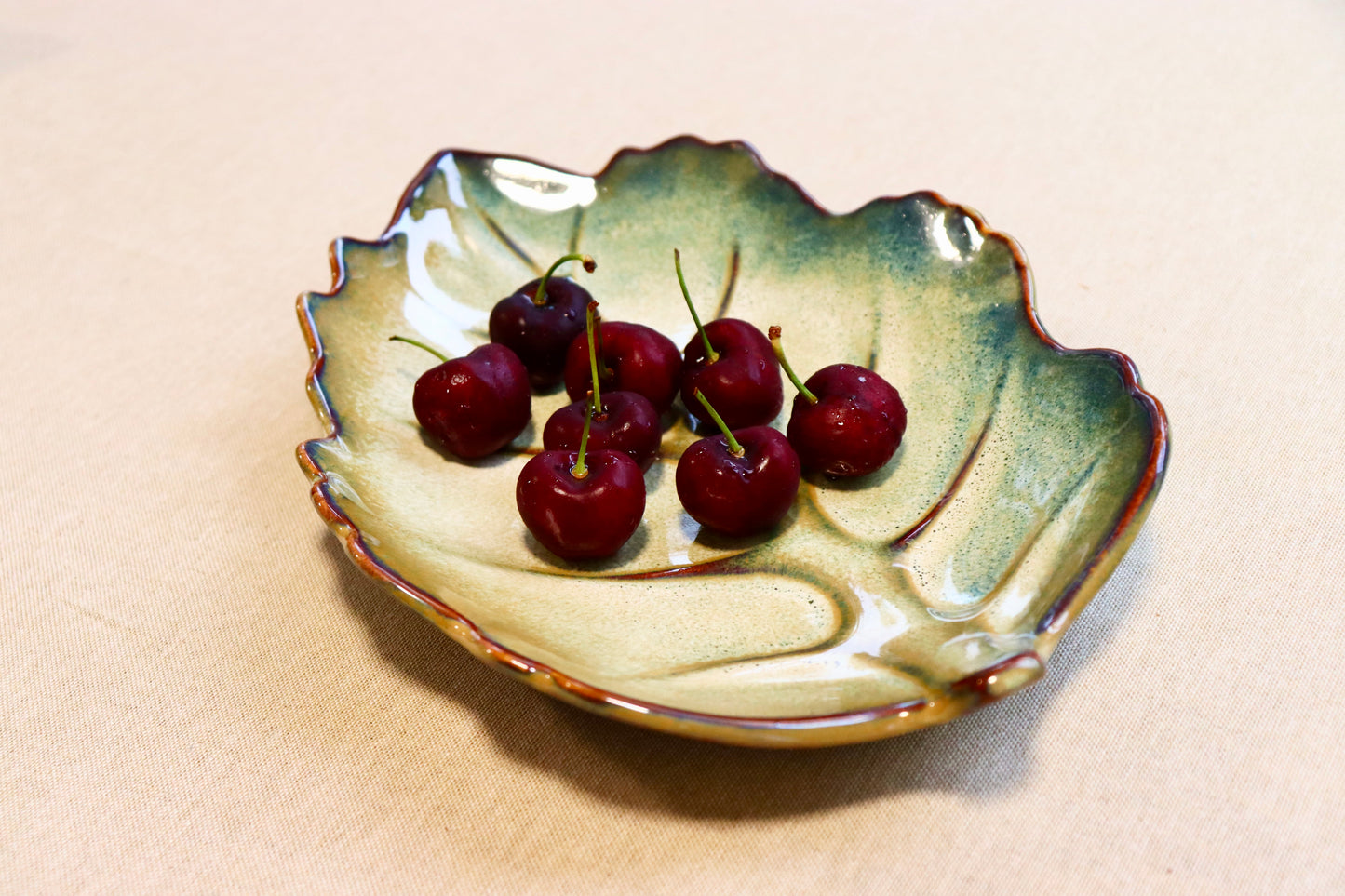 Golden Pearl Leave Plate