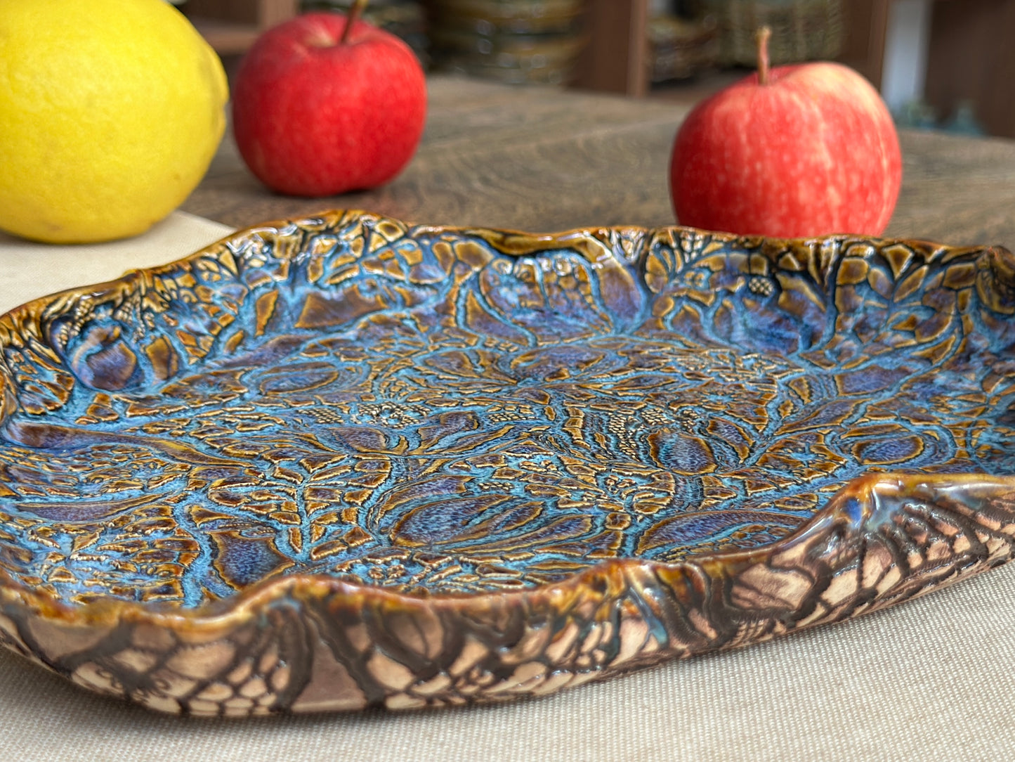 Large Cloud-Shaped Tulip Platter